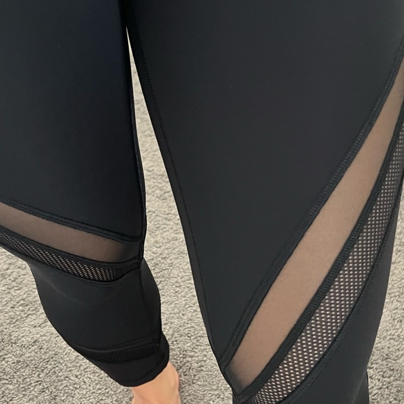 Black lululemon leggings with mesh stripes size 4 - Picture 5 of 7